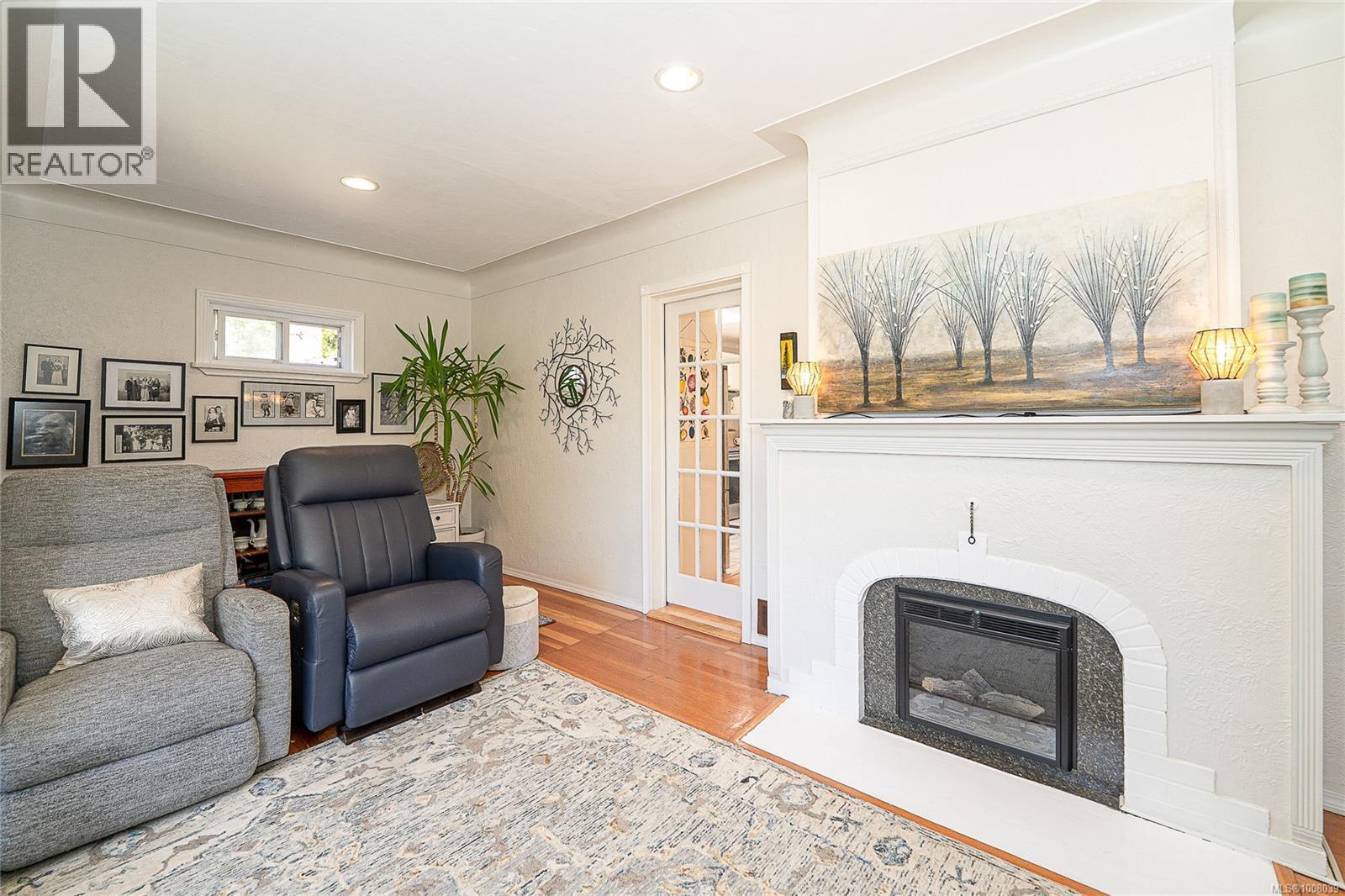 SAANICH, British Columbia, V8Z 3T7, CA, 2 Bedrooms Bedrooms, ,2 BathroomsBathrooms,Residential,For Sale,1948861