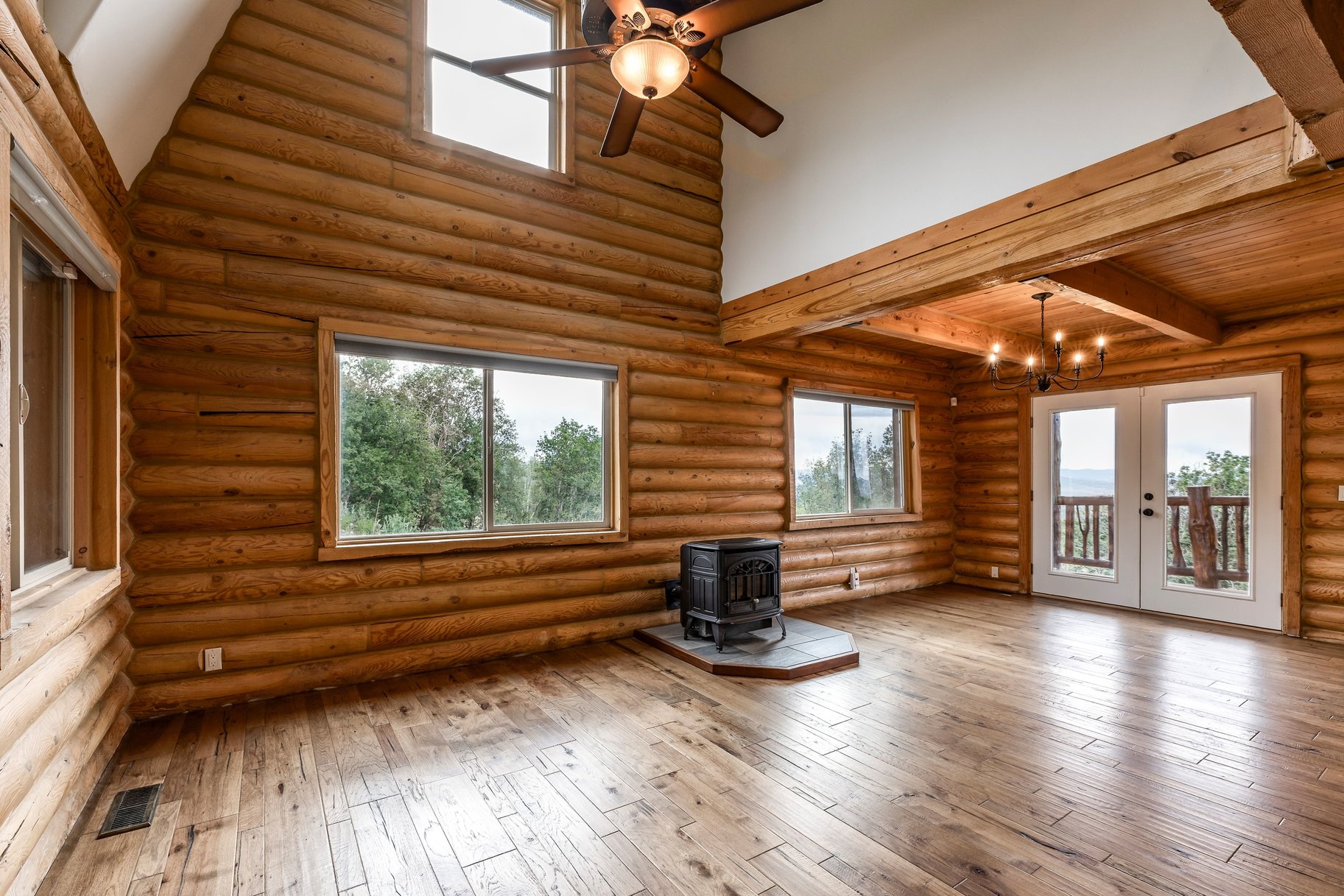  Large Cabin on 1.1 Acres with Scenic Mountain Views - 物件實景