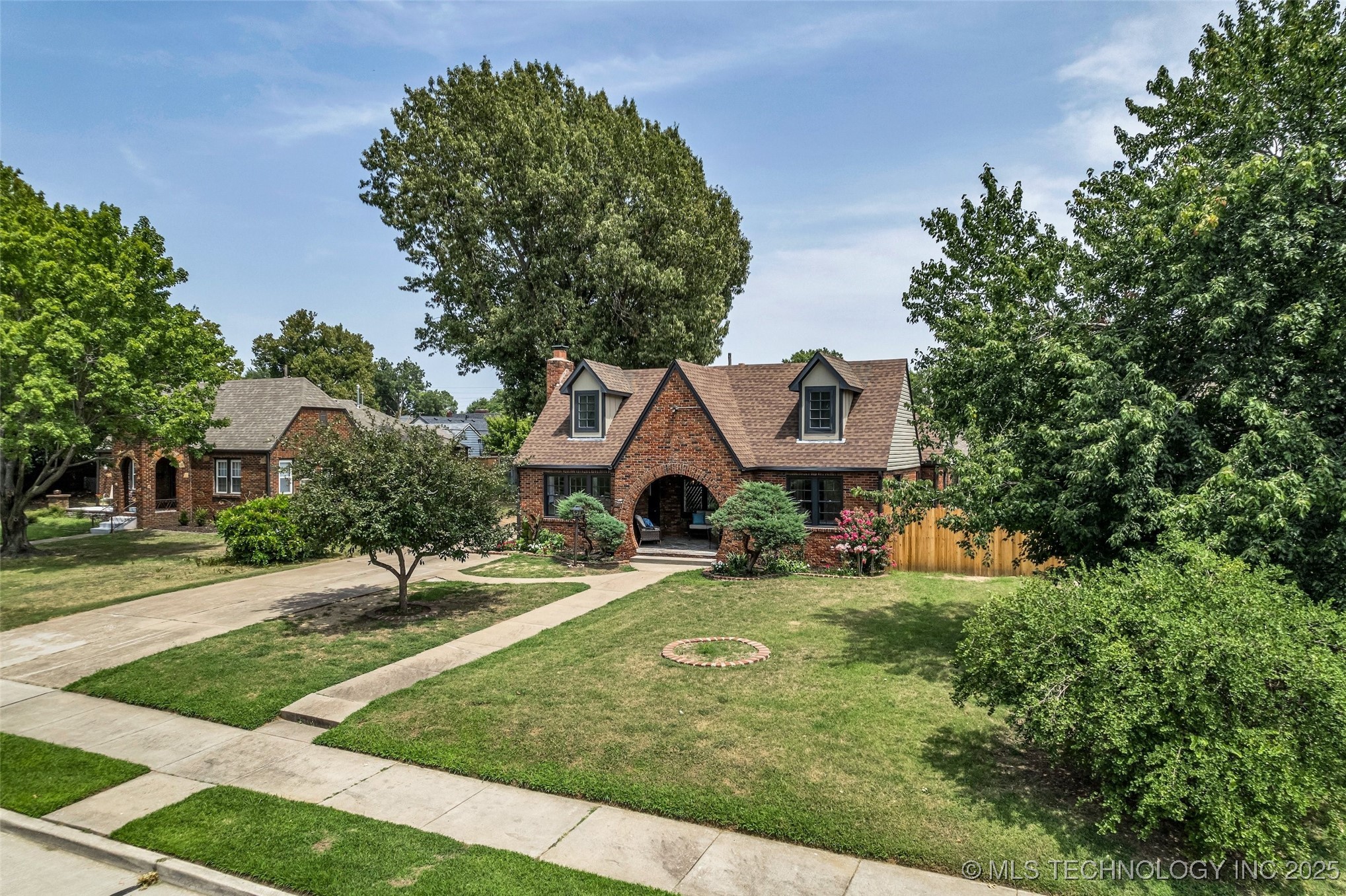Tulsa, Oklahoma, 74104, United States, 3 Bedrooms Bedrooms, ,3 BathroomsBathrooms,Residential,For Sale,1890482