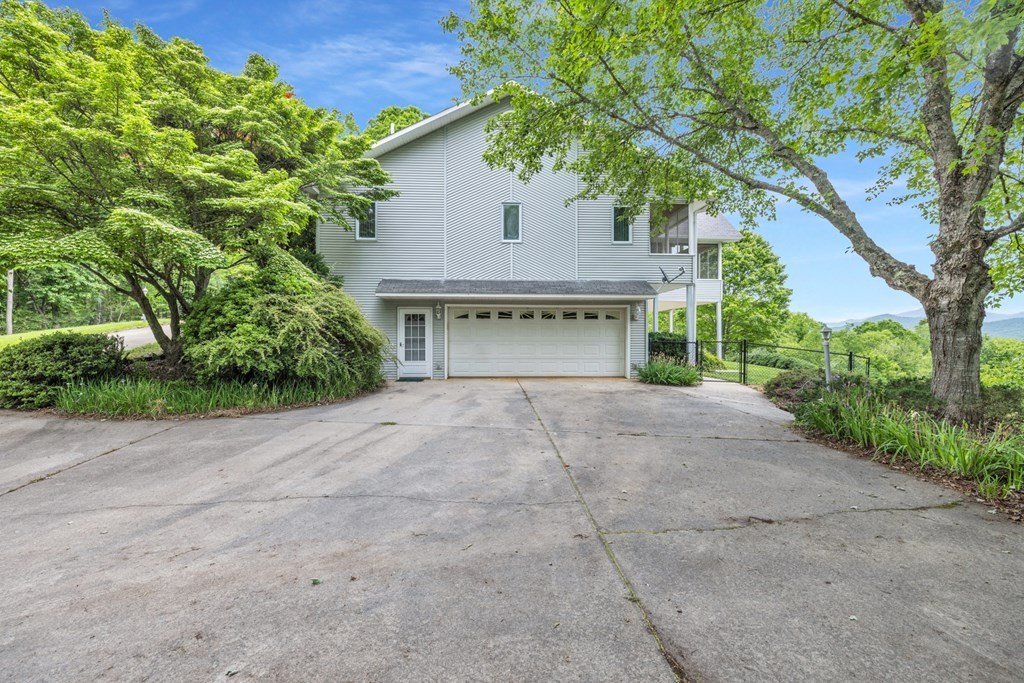 Hayesville, North Carolina, 28904, United States, 3 Bedrooms Bedrooms, ,4 BathroomsBathrooms,Residential,For Sale,1934980