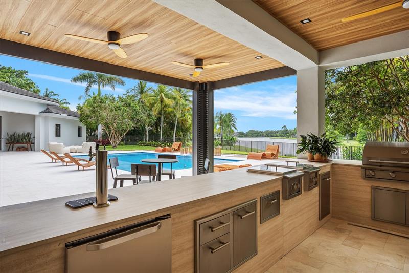 Weston, Florida, 33331, United States, 7 Bedrooms Bedrooms, ,9 BathroomsBathrooms,Residential,For Sale,1946951