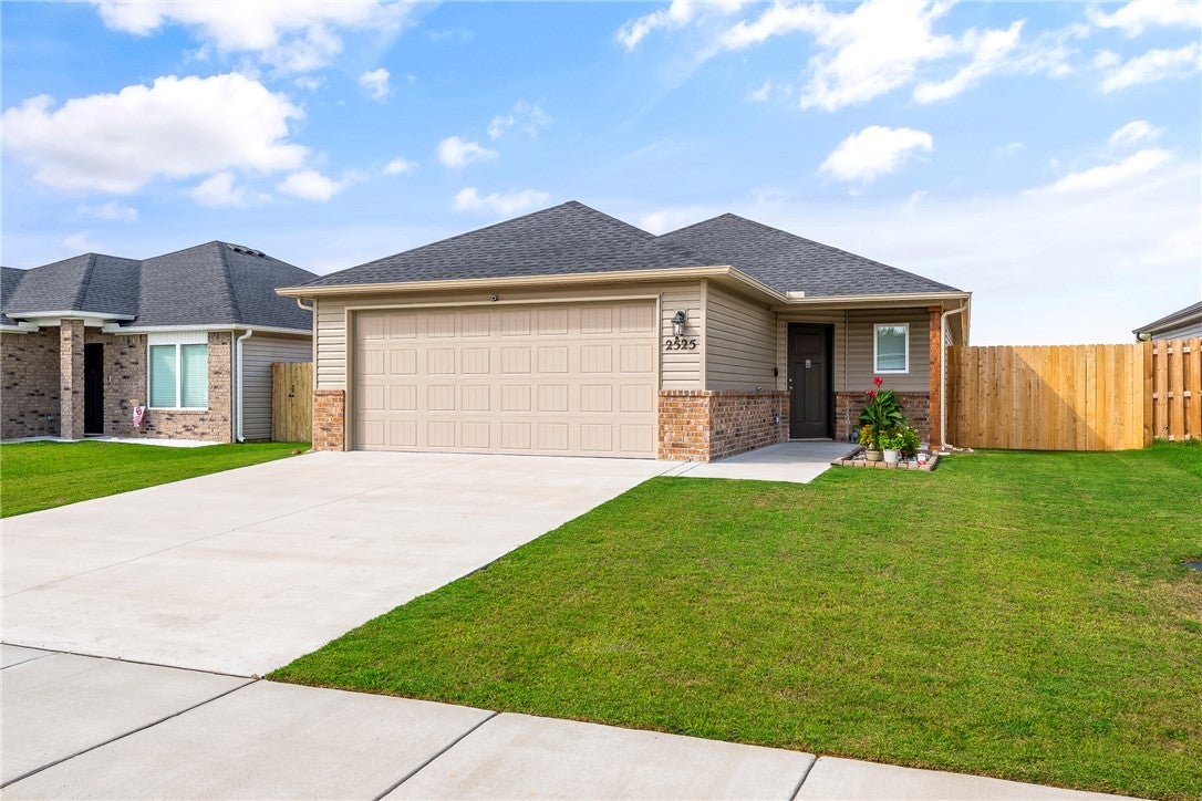 Fox Bury St, Siloam Springs, AR 72761