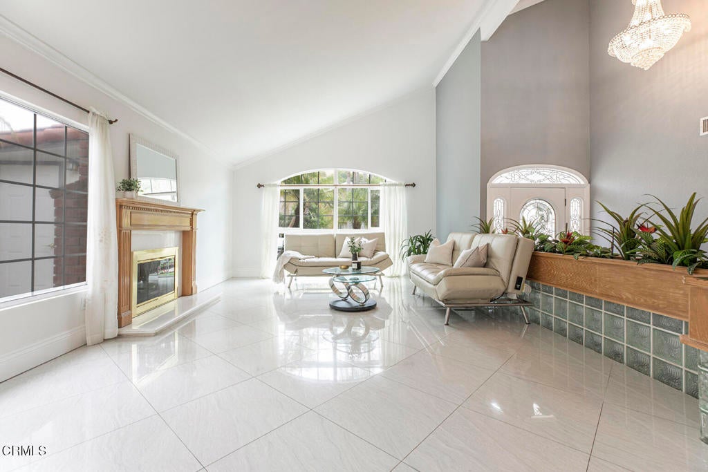 Los Angeles, California, 91352, United States, 5 Bedrooms Bedrooms, ,5 BathroomsBathrooms,Residential,For Sale,1941617