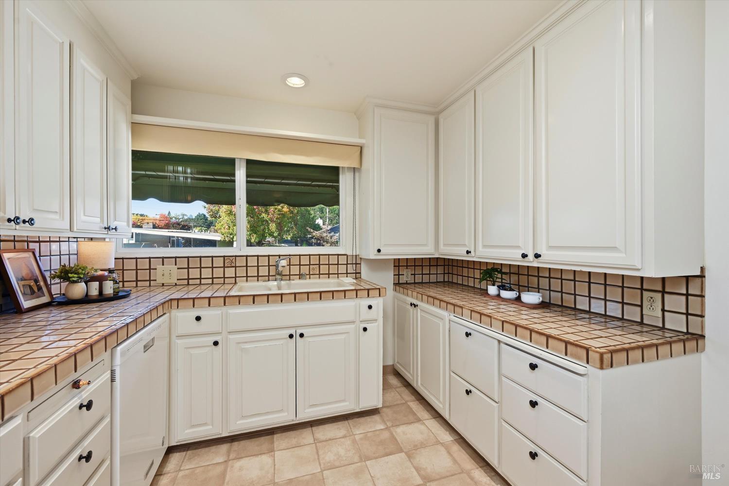 Santa Rosa, California, 95404, United States, 3 Bedrooms Bedrooms, ,2 BathroomsBathrooms,Residential,For Sale,1986551