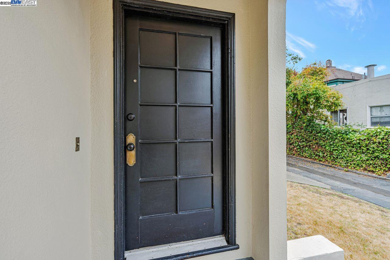 Alameda, California, 94501, United States, 1 Bedroom Bedrooms, ,1 BathroomBathrooms,Residential,For Sale,1917026