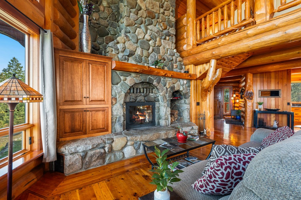 Bonners Ferry, Idaho, 83805, United States, 3 Bedrooms Bedrooms, ,4 BathroomsBathrooms,Residential,For Sale,1984473