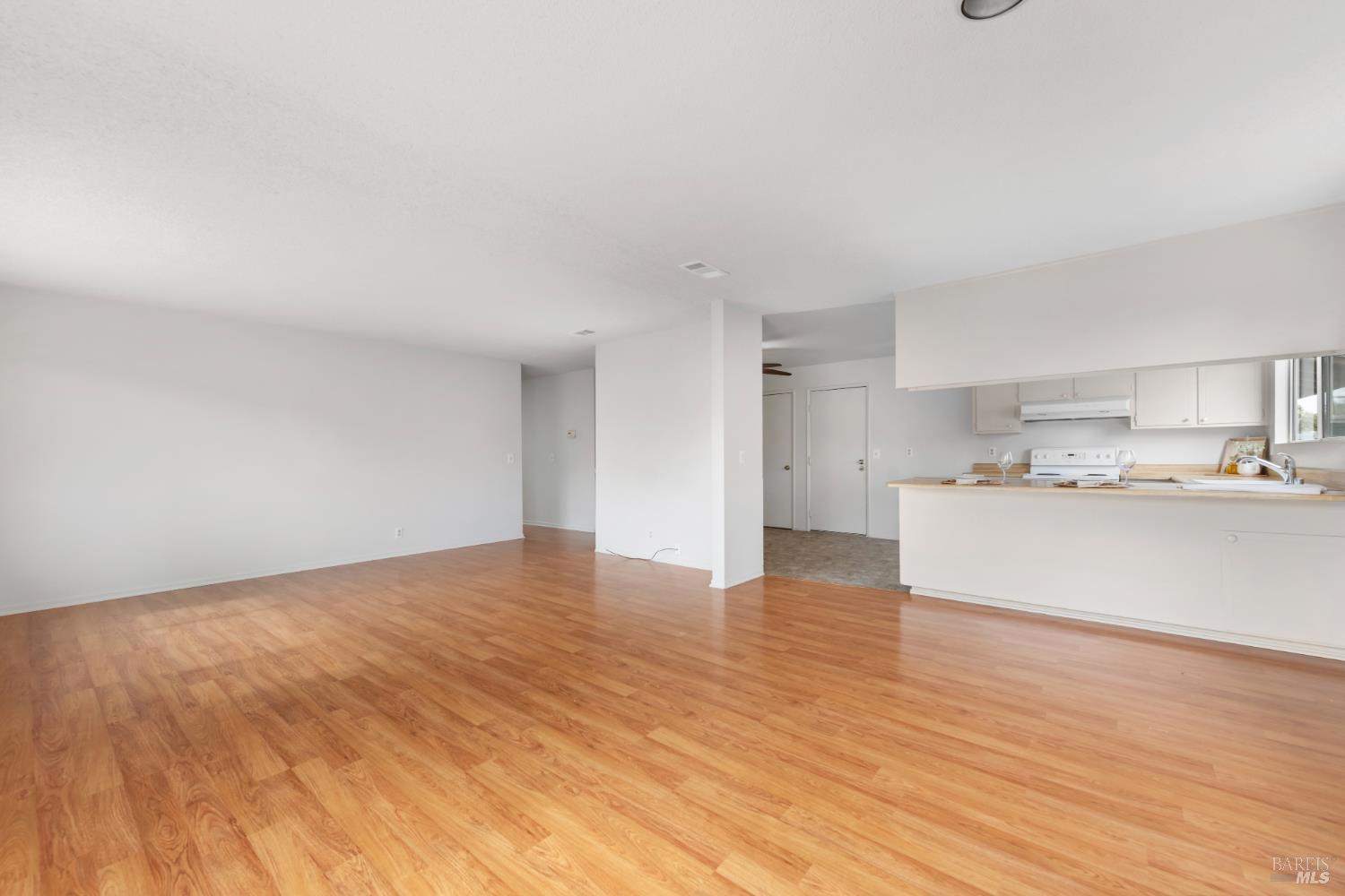 Vacaville, California, 95687, United States, 4 Bedrooms Bedrooms, ,2 BathroomsBathrooms,Residential,For Sale,1977124