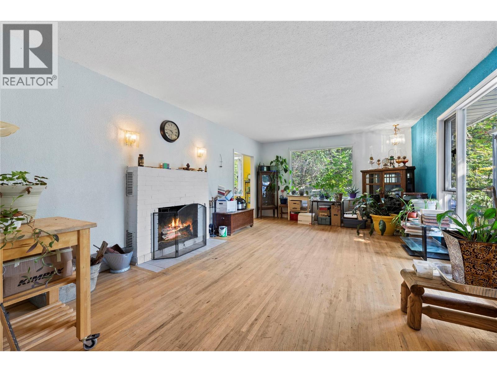 SALMON ARM, British Columbia, V1E 1J3, CA, 4 Bedrooms Bedrooms, ,2 BathroomsBathrooms,Residential,For Sale,1950734