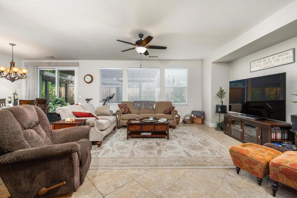 Oakdale, California, 95361, United States, 4 Bedrooms Bedrooms, ,2 BathroomsBathrooms,Residential,For Sale,1981612