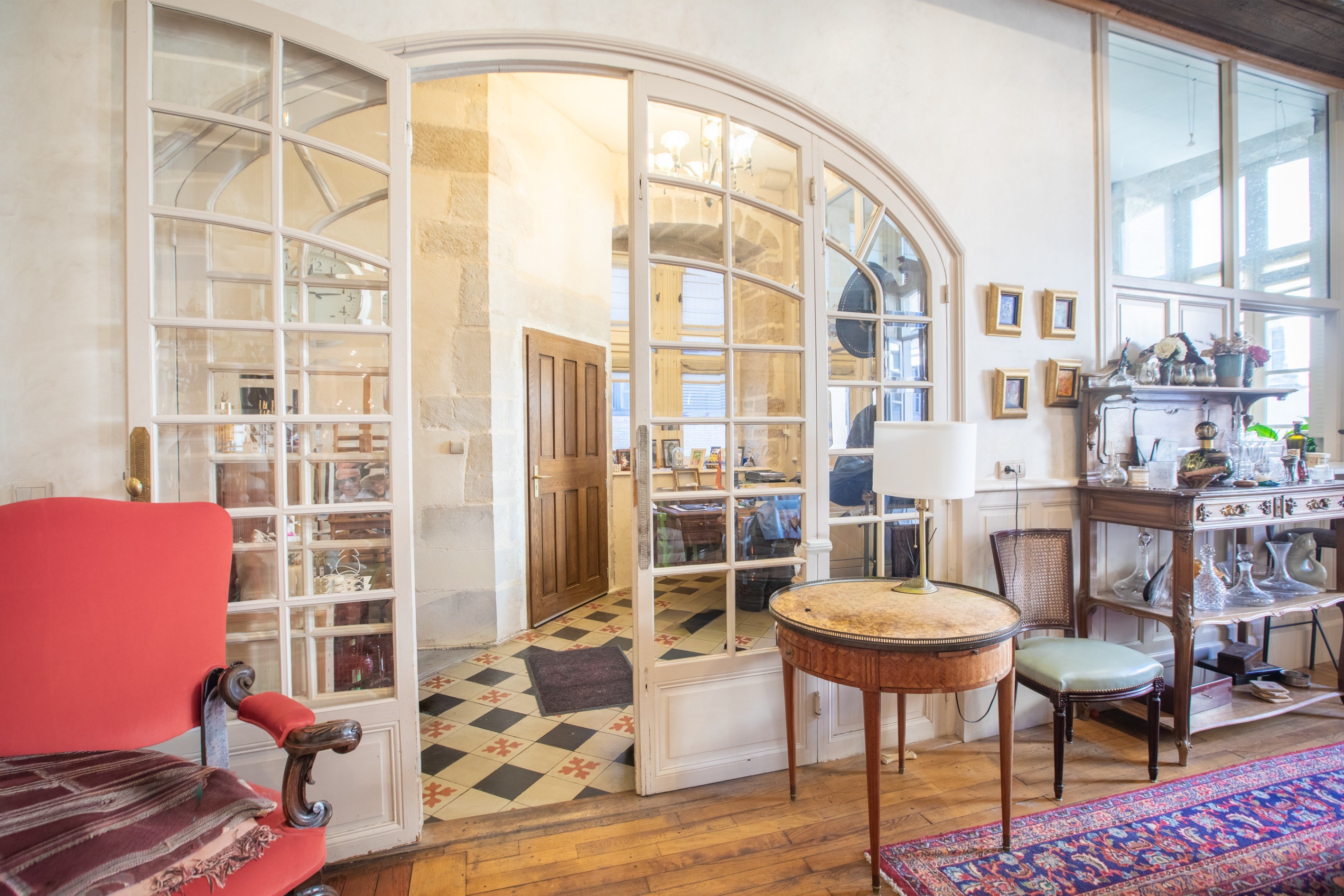  Beaune. Magnificent historic apartment overlooking an inner courtyard. - 物件實景