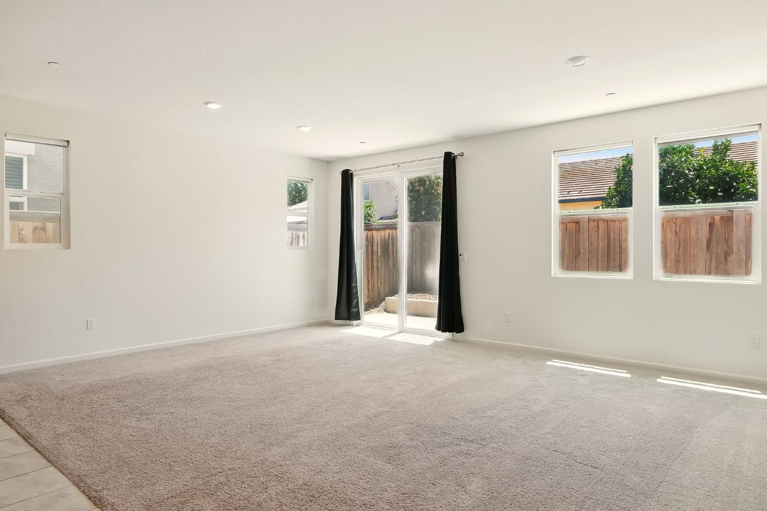 Elk Grove, California, 95758, United States, 4 Bedrooms Bedrooms, ,3 BathroomsBathrooms,Residential,For Sale,1847493