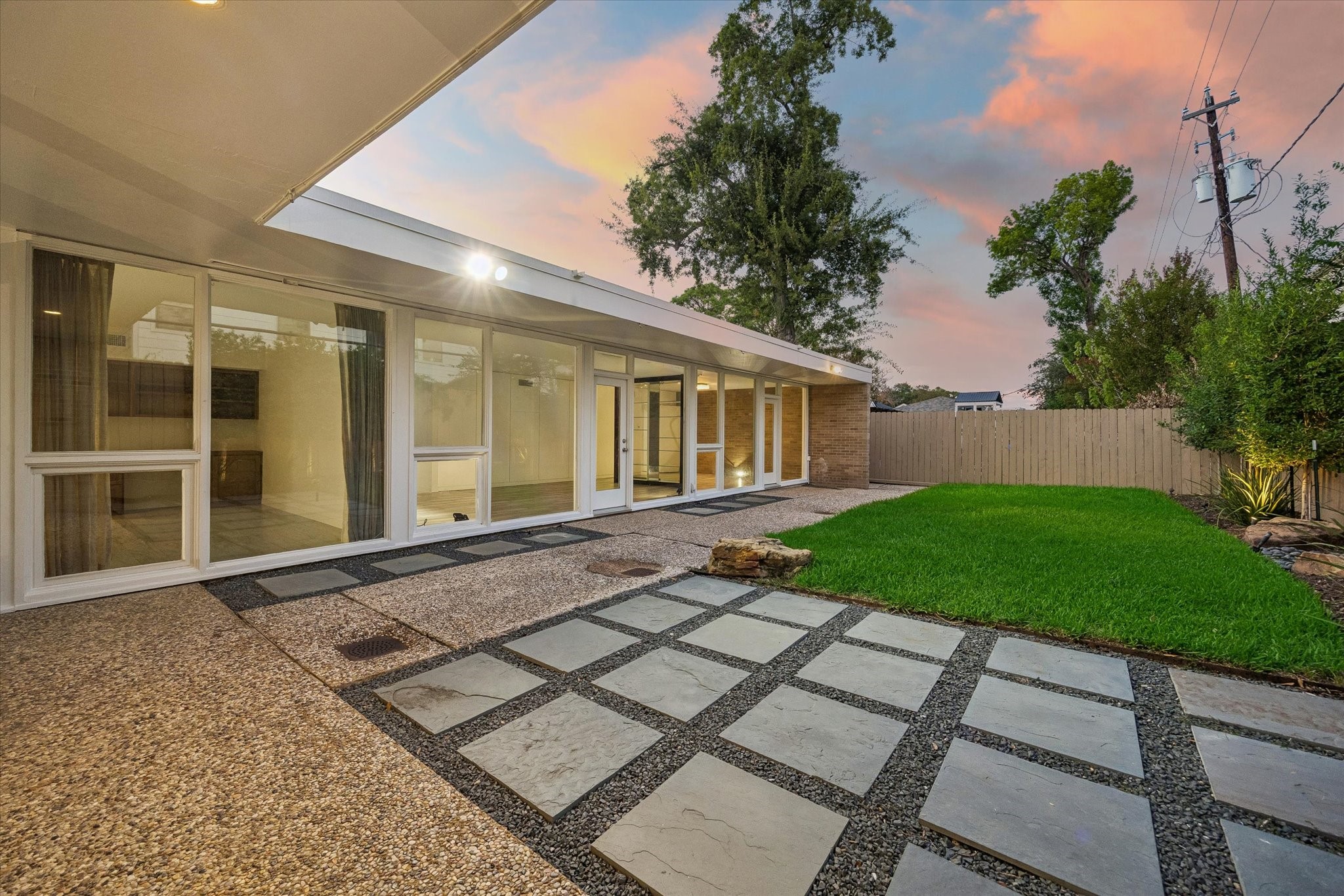  2003 Briarmead Drive - 物件實景
