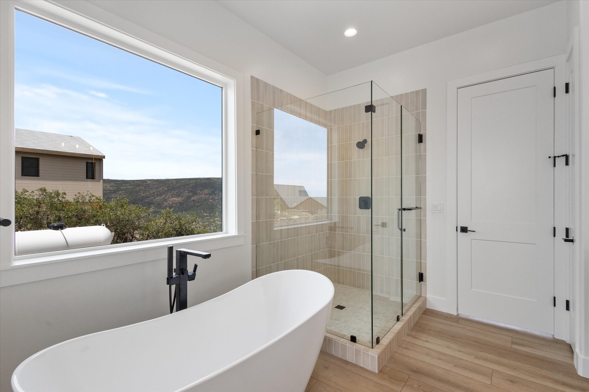 Heber, Utah, 84032, United States, 5 Bedrooms Bedrooms, ,3 BathroomsBathrooms,Residential,For Sale,1976197