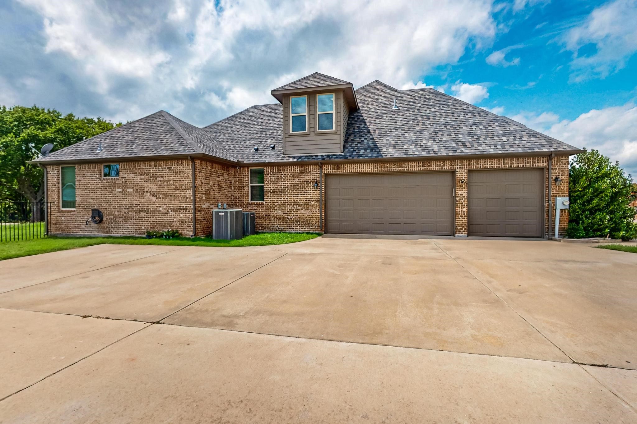 Forney, Texas, 75126, United States, 3 Bedrooms Bedrooms, ,4 BathroomsBathrooms,Residential,For Sale,1897470