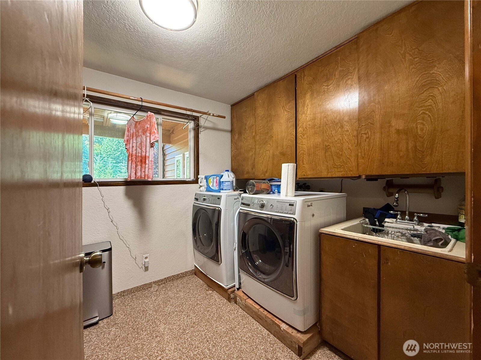 Edmonds, Washington, 98026, United States, 4 Bedrooms Bedrooms, ,2 BathroomsBathrooms,Residential,For Sale,1923504