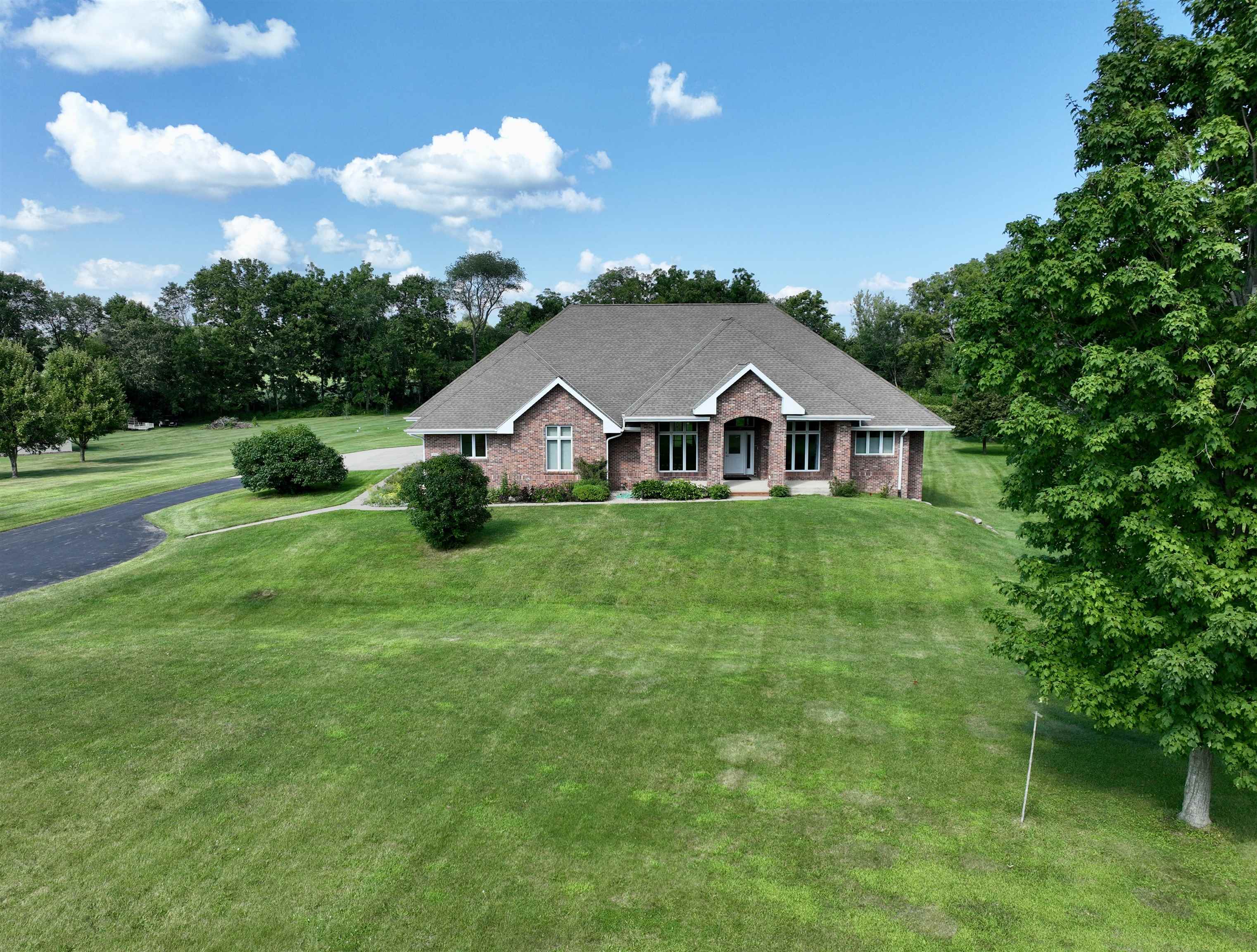 Janesville, Wisconsin, 53545, United States, 5 Bedrooms Bedrooms, ,4 BathroomsBathrooms,Residential,For Sale,1921861