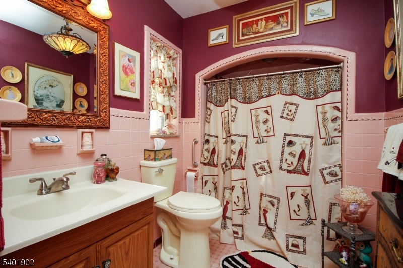 Clifton City, New Jersey, 07011-3254, United States, 6 Bedrooms Bedrooms, ,6 BathroomsBathrooms,Residential,For Sale,2005215