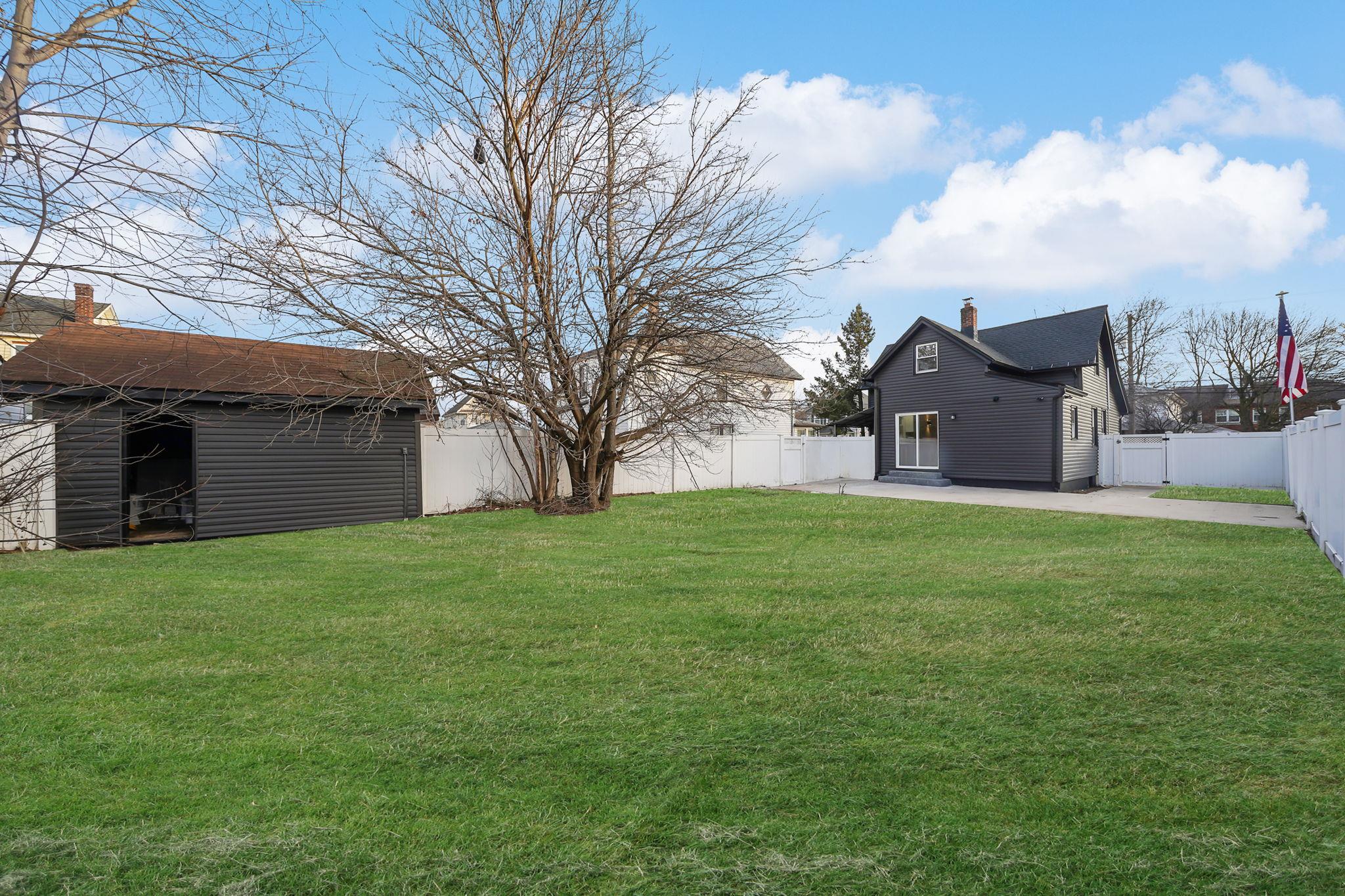 Valley Stream, New York, 11580, United States, 4 Bedrooms Bedrooms, ,2 BathroomsBathrooms,Residential,For Sale,1700084