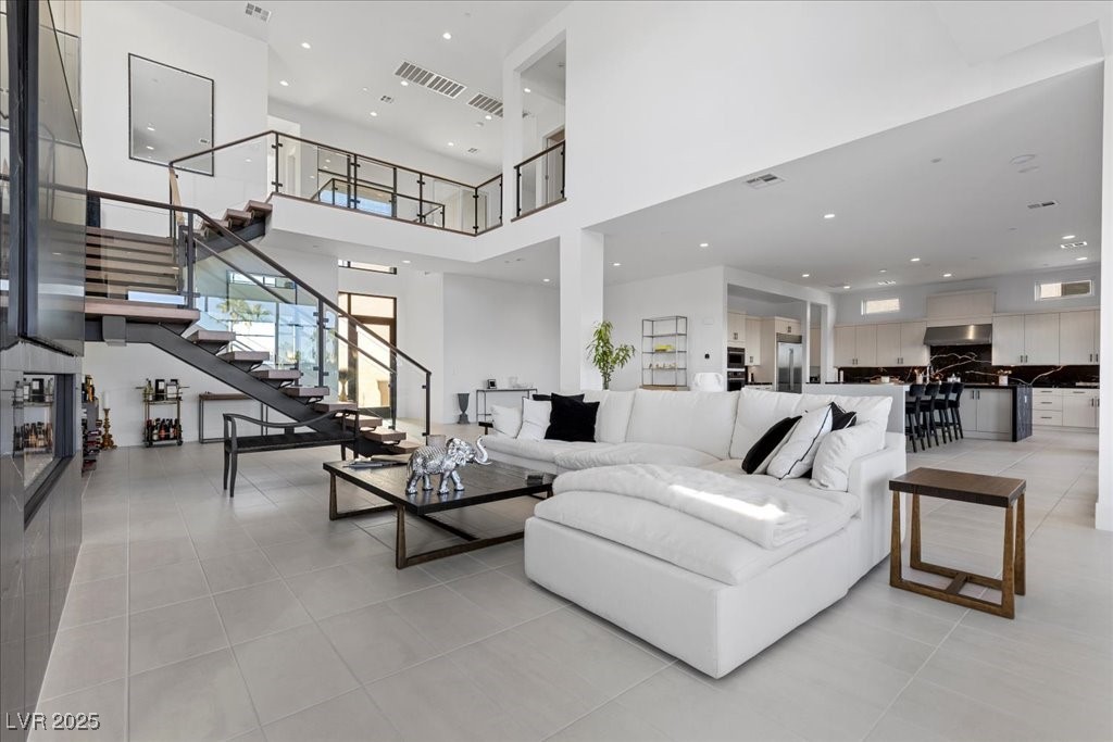 Las Vegas, Nevada, 89135, United States, 5 Bedrooms Bedrooms, ,6 BathroomsBathrooms,Residential,For Sale,1987610