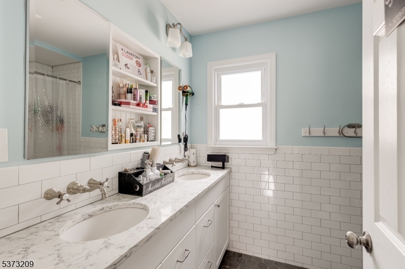 Scotch Plains Twp., New Jersey, 07076, United States, 4 Bedrooms Bedrooms, ,2 BathroomsBathrooms,Residential,For Sale,1900897