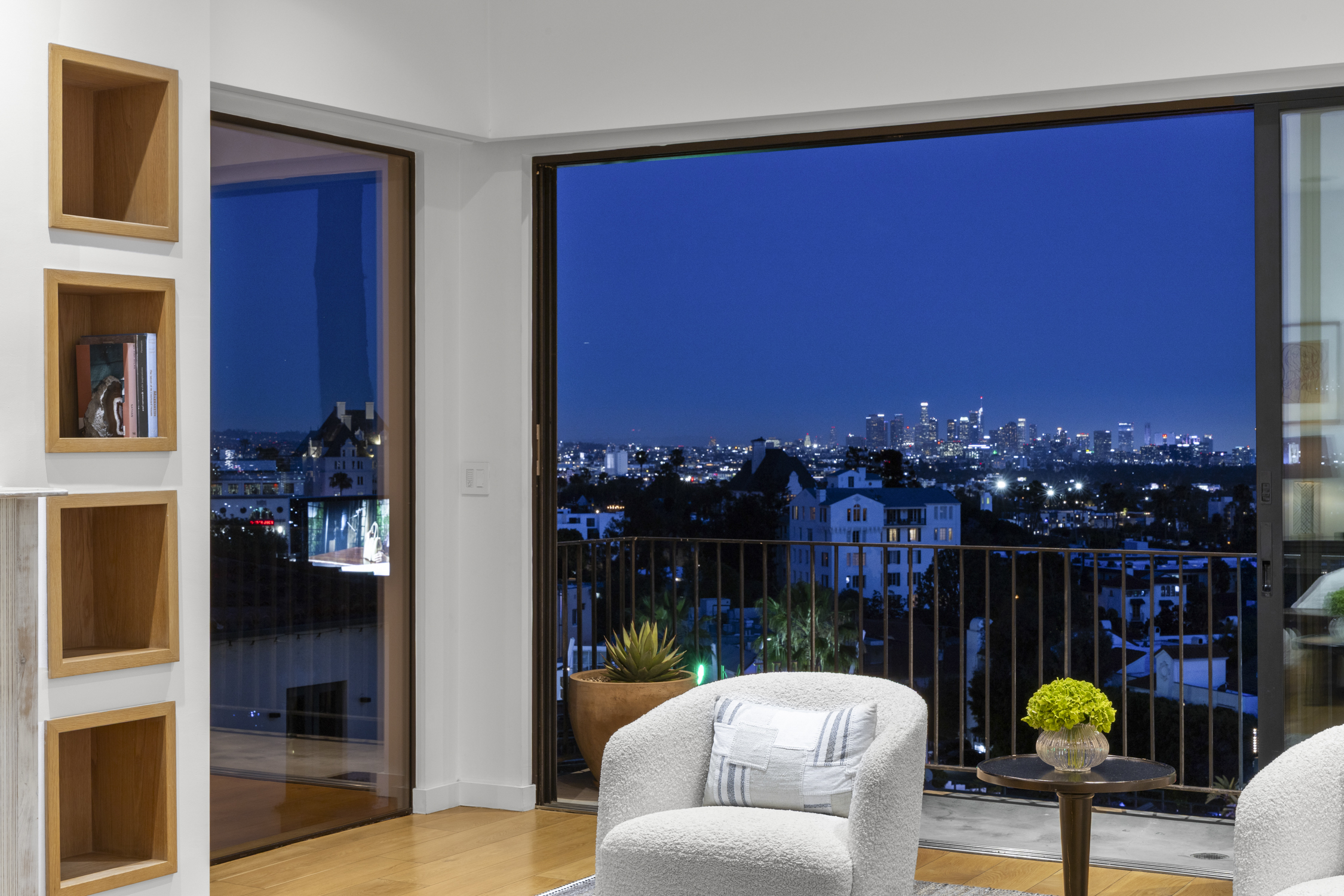  8241 Lincoln Terrace - 物件實景