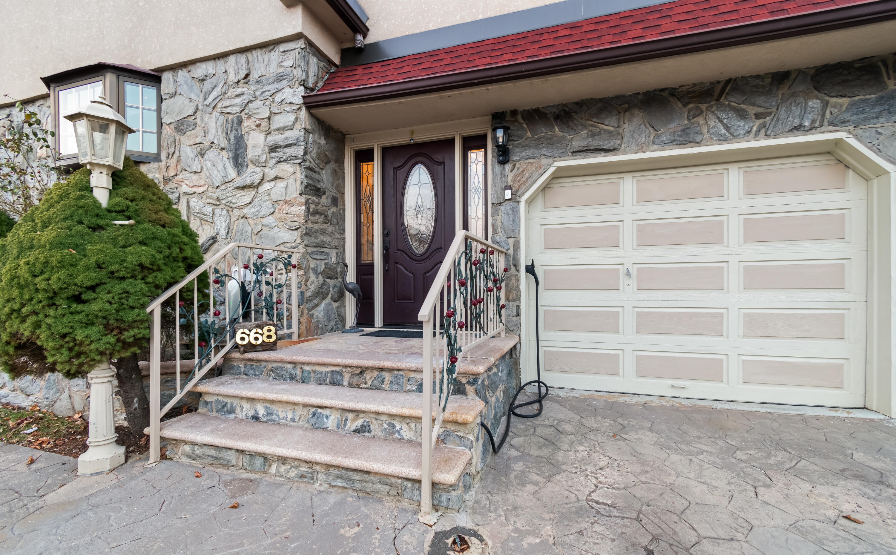  668 Stewart Avenue - 物件實景