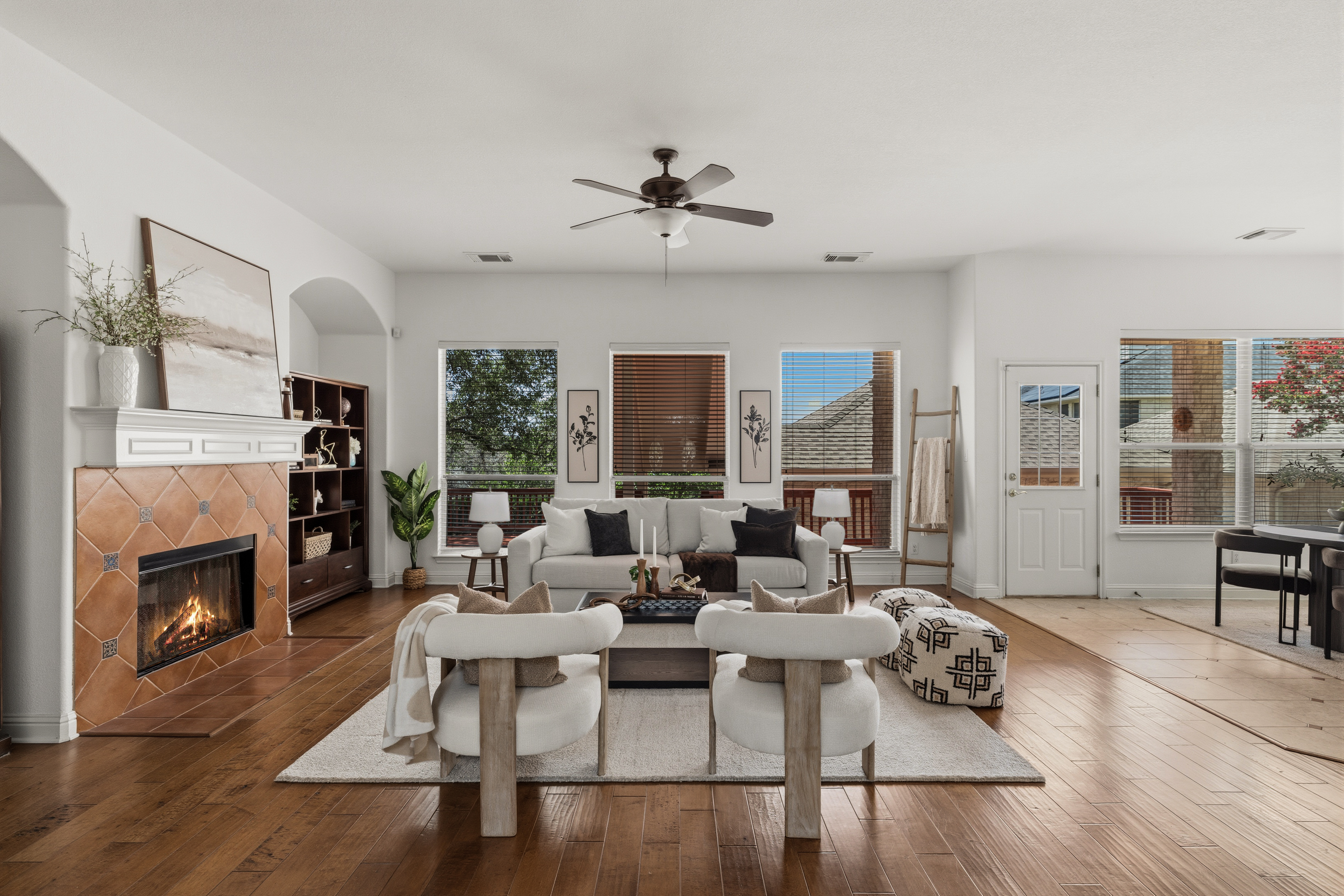  Elegant Luxury Backing to Pristine Greenbelt with Hill Country Views - 物件實景