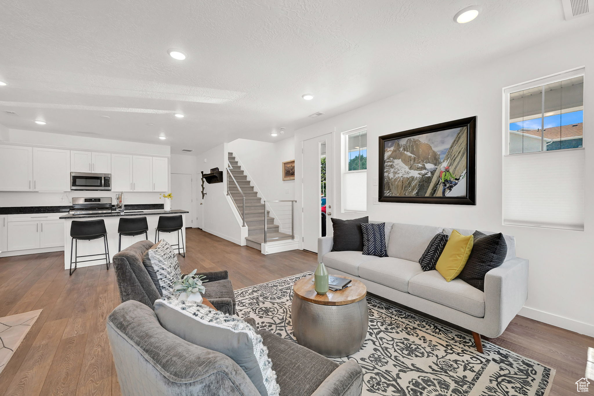 Sandy, Utah, 84070, United States, 3 Bedrooms Bedrooms, ,3 BathroomsBathrooms,Residential,For Sale,1895888