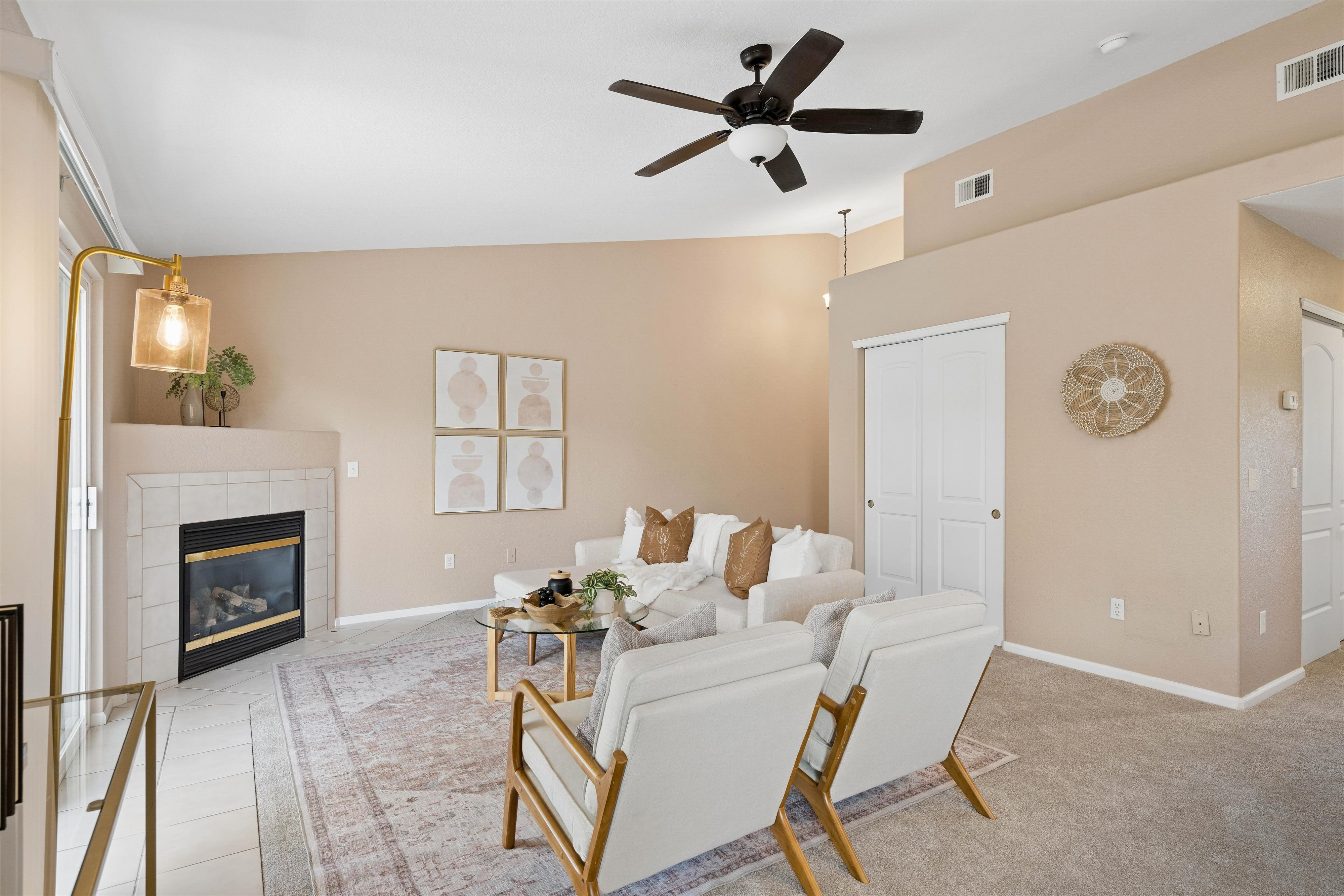  Refreshed, Move-in Ready, And Priced With The Market In Mind - 物件實景