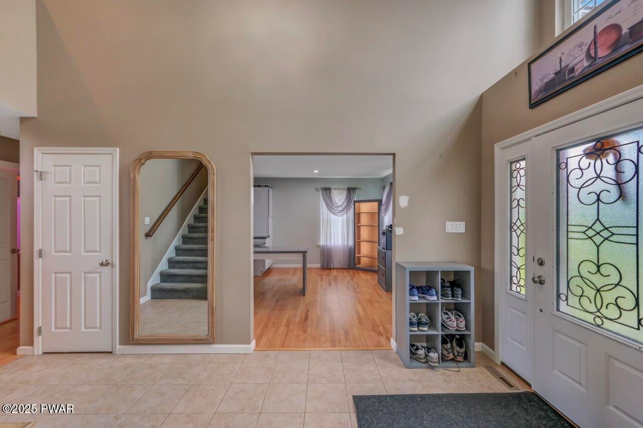 Honesdale, Pennsylvania, 18431, United States, 5 Bedrooms Bedrooms, ,4 BathroomsBathrooms,Residential,For Sale,1973688