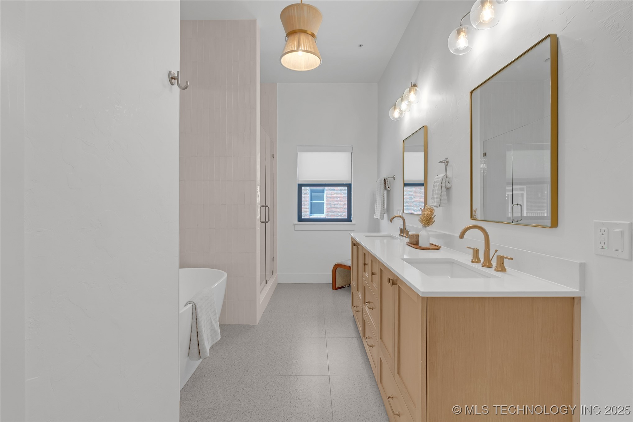 Tulsa, Oklahoma, 74120, United States, 3 Bedrooms Bedrooms, ,3 BathroomsBathrooms,Residential,For Sale,1989379