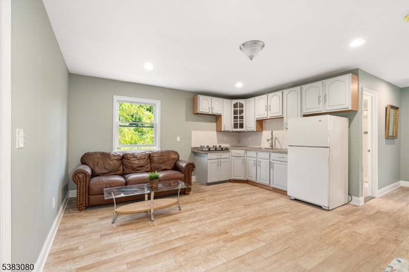 Vernon Twp., New Jersey, 07462, United States, 4 Bedrooms Bedrooms, ,2 BathroomsBathrooms,Residential,For Sale,1938631