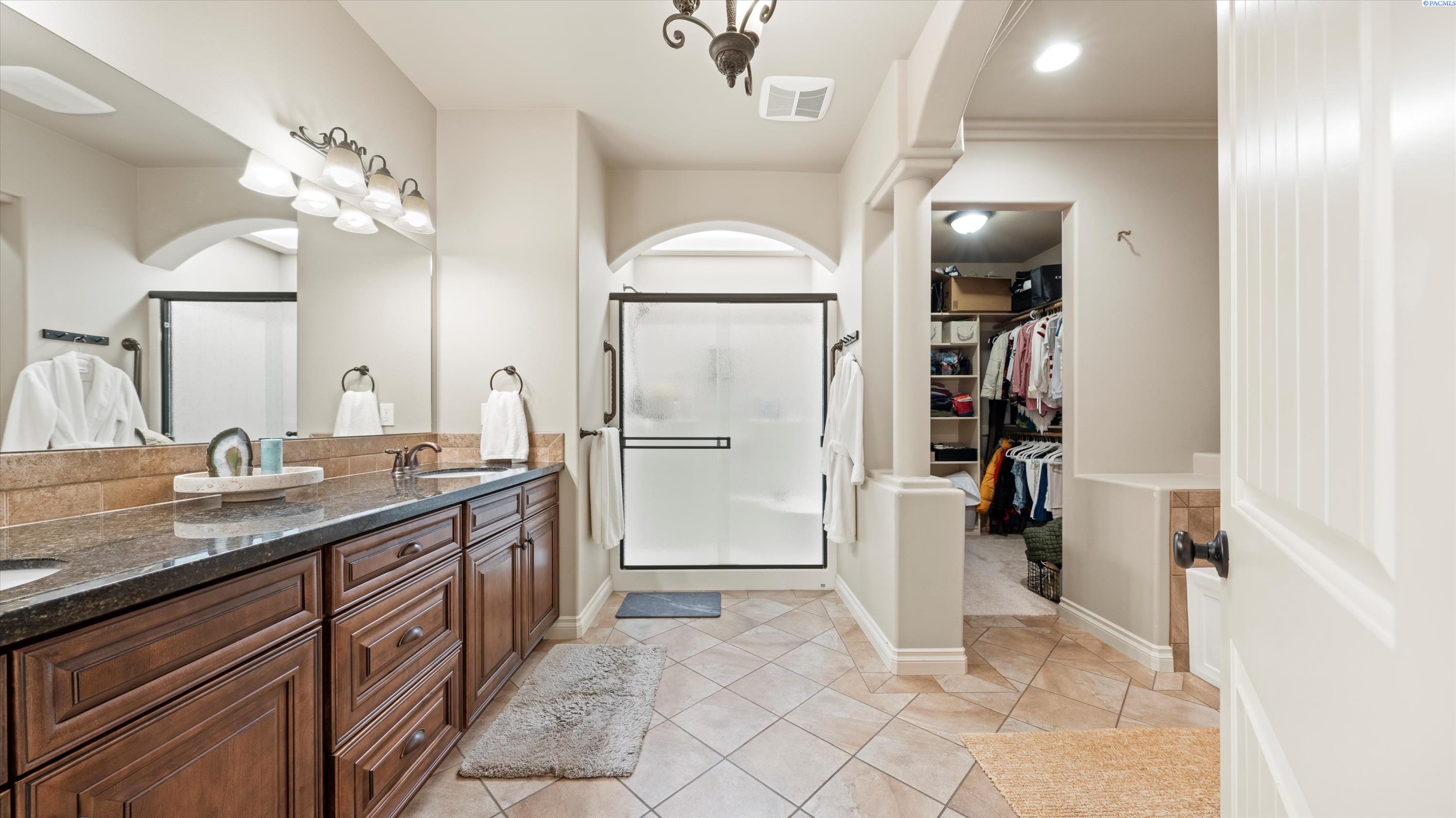 Kennewick, Washington, 99337, United States, 3 Bedrooms Bedrooms, ,2 BathroomsBathrooms,Residential,For Sale,1941817
