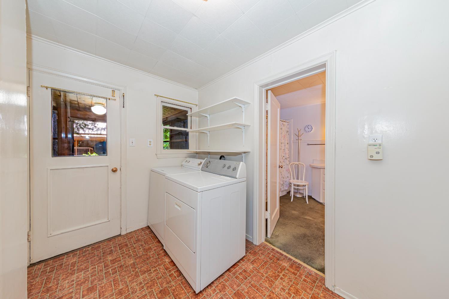 Fish Camp, California, 93623, United States, 5 Bedrooms Bedrooms, ,2 BathroomsBathrooms,Residential,For Sale,1869903