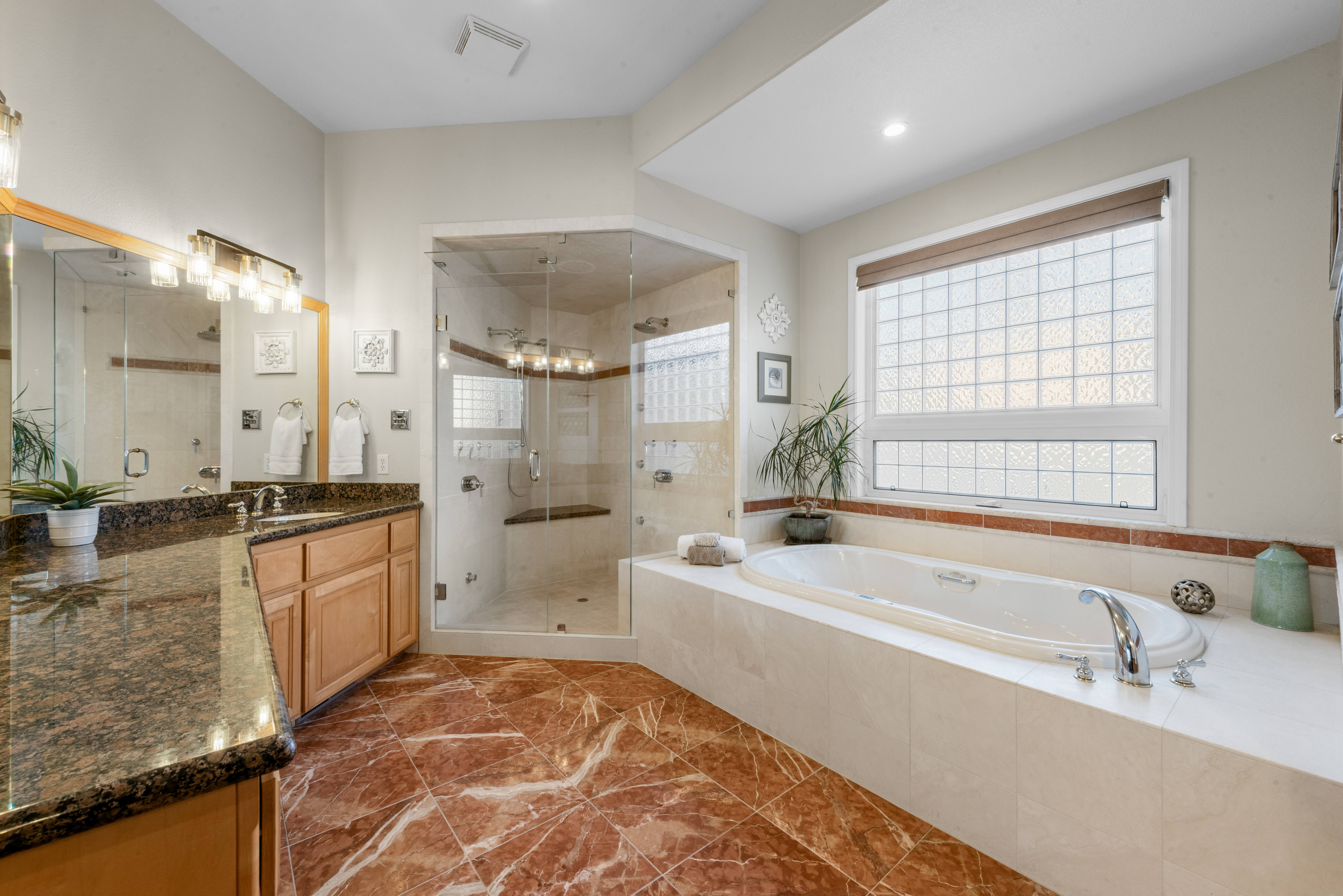  Stunning Home in the Eastridge Gated Subdivision - 物件實景