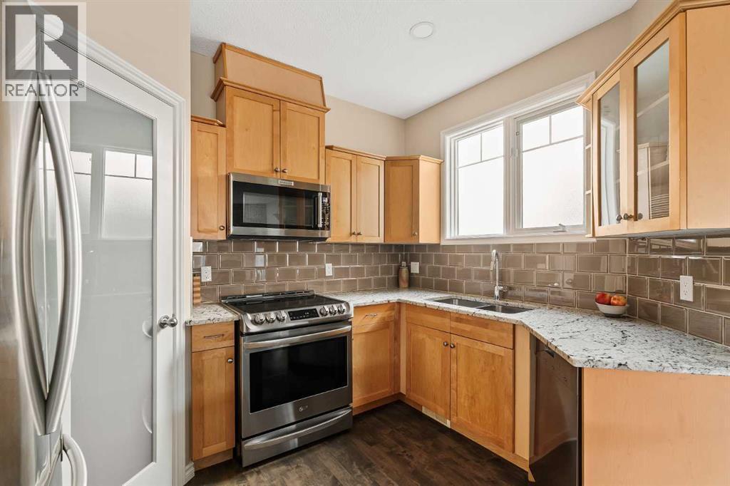 CALGARY, Alberta, T3E 2M9, CA, 2 Bedrooms Bedrooms, ,2 BathroomsBathrooms,Residential,For Sale,1949798