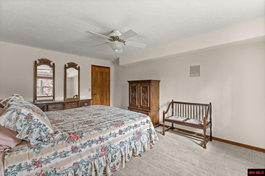 Mountain Home, Arkansas, 72653, United States, 3 Bedrooms Bedrooms, ,4 BathroomsBathrooms,Residential,For Sale,2025116