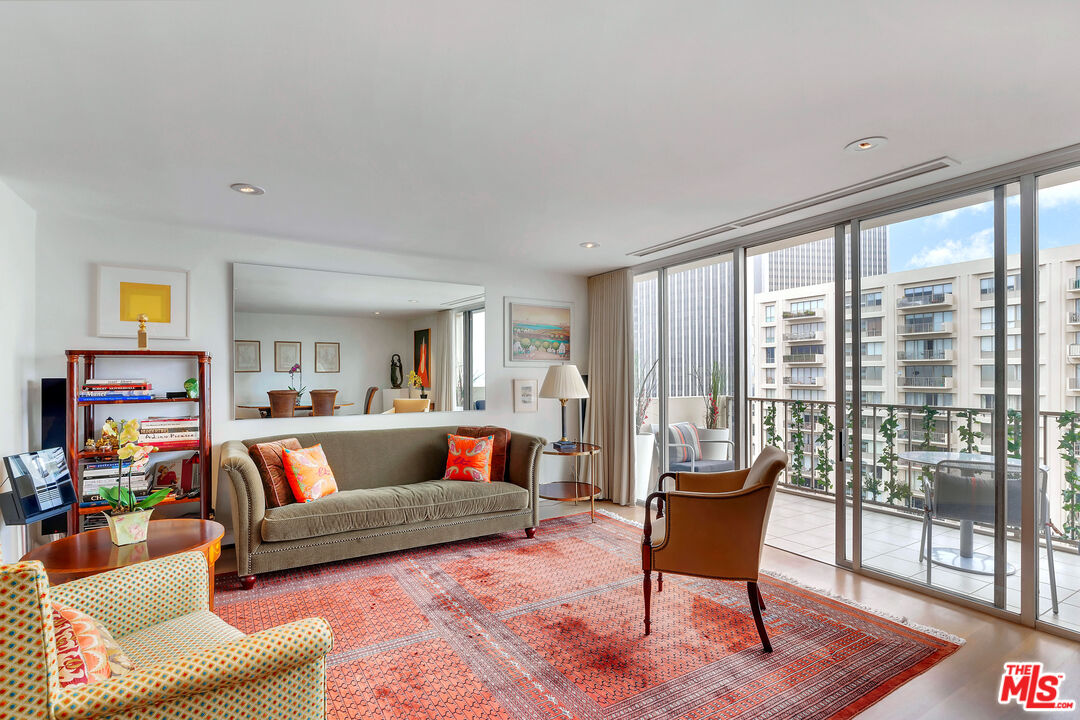 Los Angeles, California, 90067, United States, 1 Bedroom Bedrooms, ,1 BathroomBathrooms,Residential,For Sale,2001995