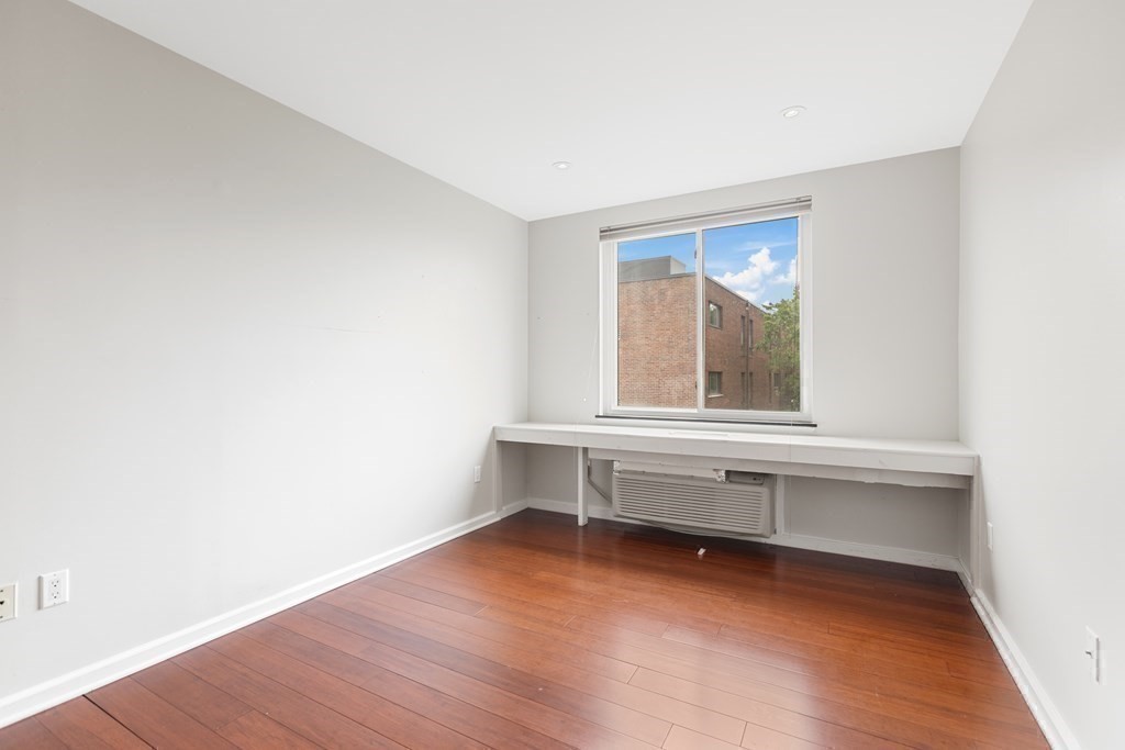 Cambridge, Massachusetts, 02139, United States, 2 Bedrooms Bedrooms, ,2 BathroomsBathrooms,Residential,For Sale,1939557