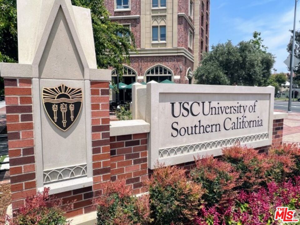 Los Angeles, California, 90007, United States, 15 Bedrooms Bedrooms, ,Residential,For Sale,1971327