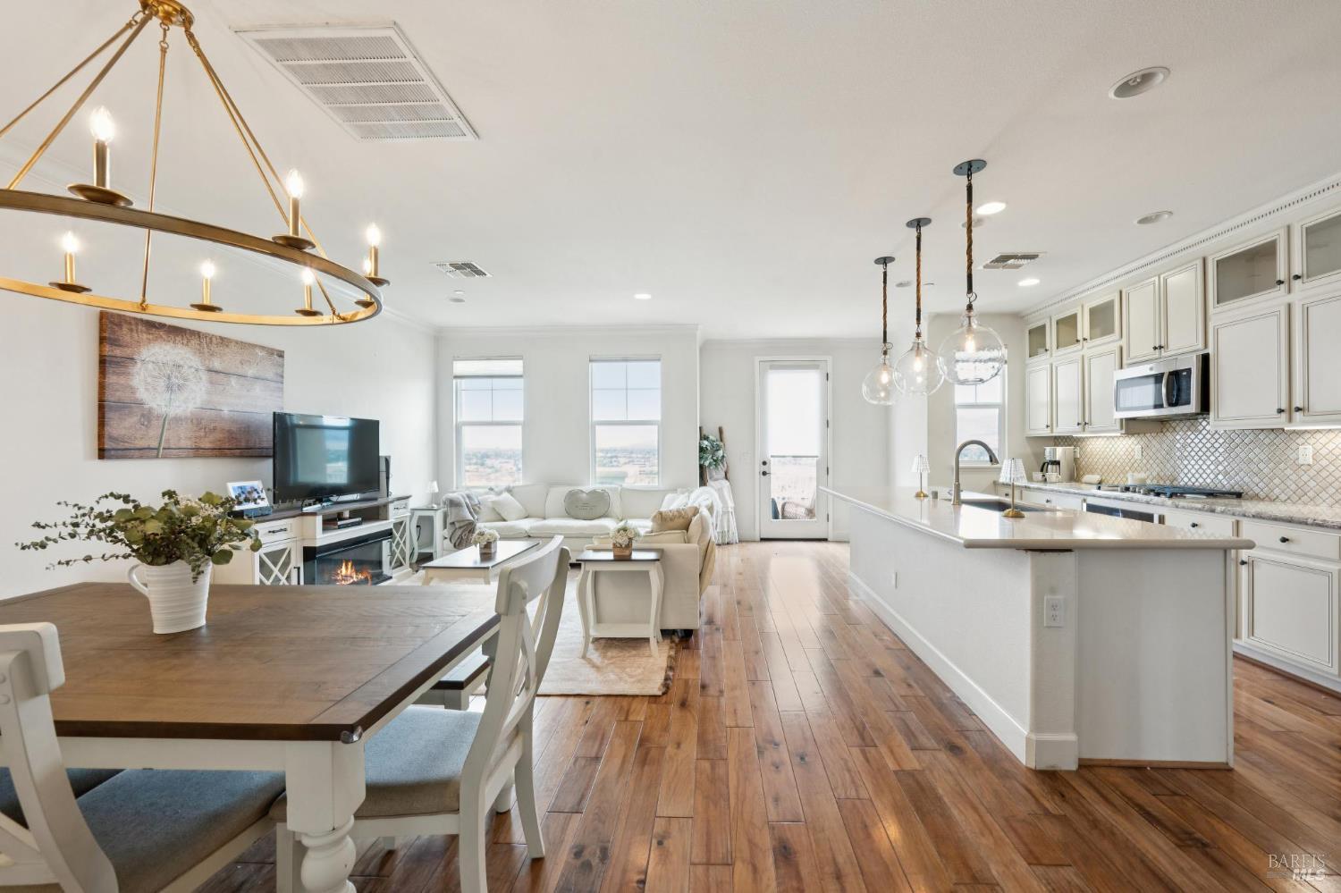 Petaluma, California, 94952, United States, 3 Bedrooms Bedrooms, ,3 BathroomsBathrooms,Residential,For Sale,1989207