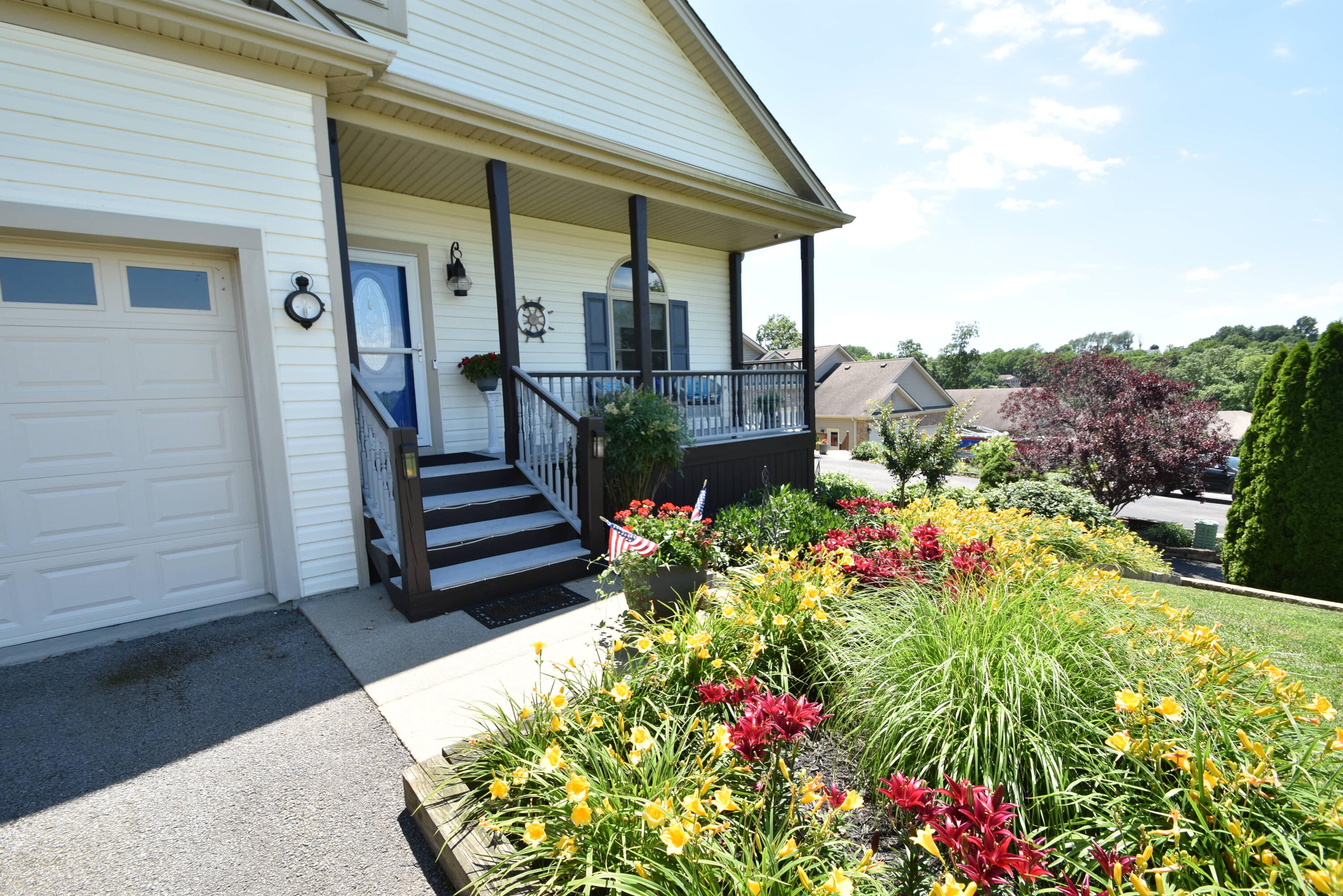 Harrodsburg, Kentucky, 40330, United States, 5 Bedrooms Bedrooms, ,4 BathroomsBathrooms,Residential,For Sale,1826729