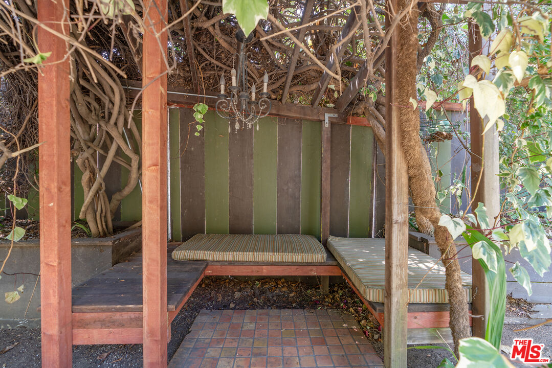 Los Angeles, California, 90005, United States, 3 Bedrooms Bedrooms, ,3 BathroomsBathrooms,Residential,For Sale,1876512