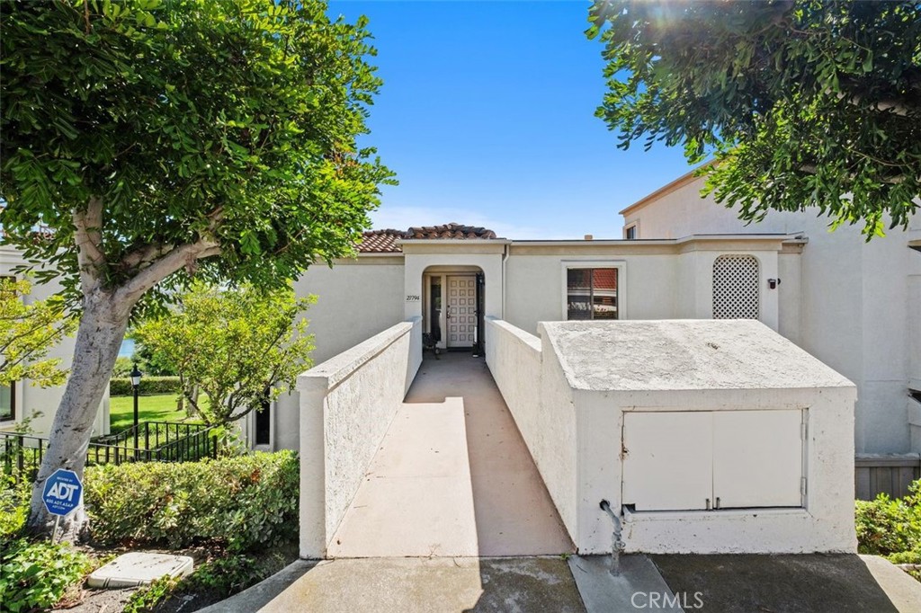 Mission Viejo, California, 92692, United States, 2 Bedrooms Bedrooms, ,1 BathroomBathrooms,Residential,For Sale,1989718