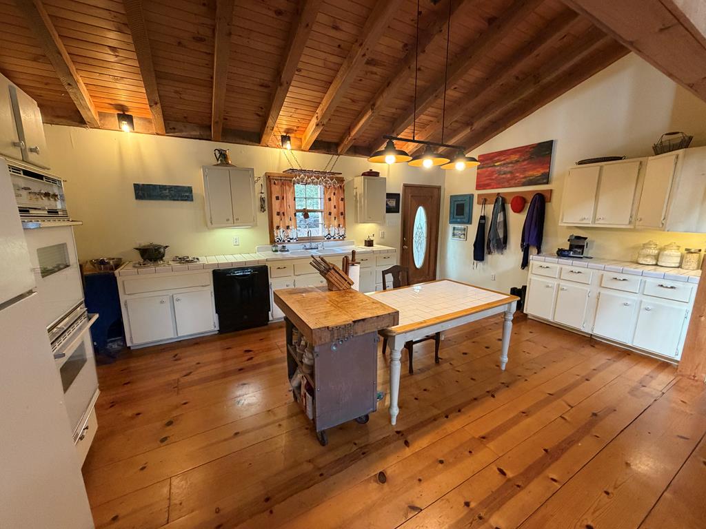 Blue Ridge, Georgia, 30513, United States, 3 Bedrooms Bedrooms, ,3 BathroomsBathrooms,Residential,For Sale,1954403