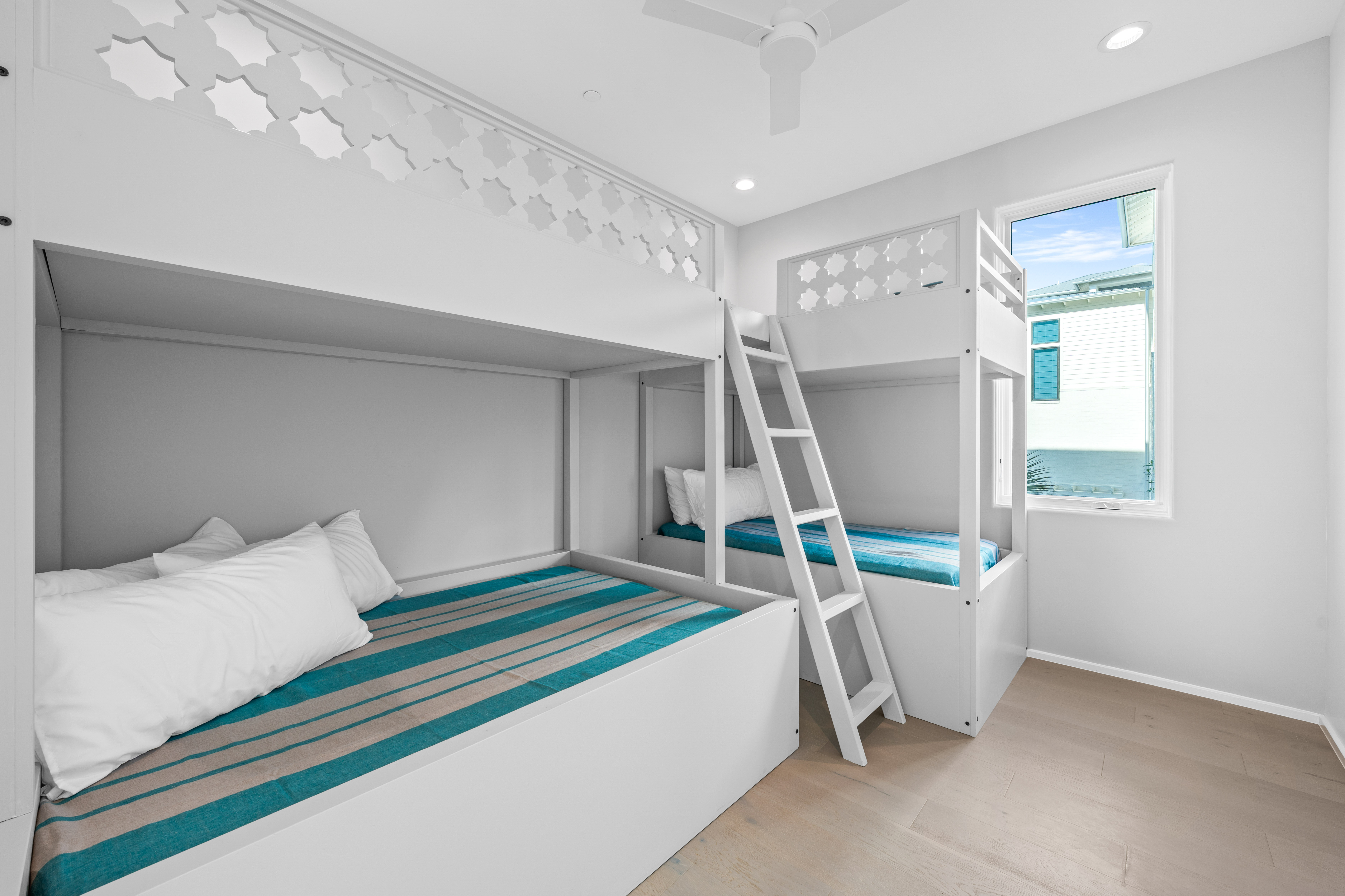  Modern Coastal Elegance with Rooftop Pool & Sweeping Gulf Views - 物件實景