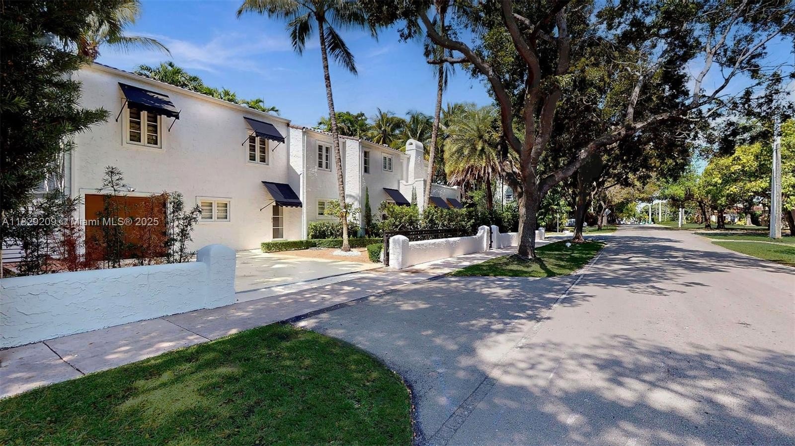 Coral Gables, Florida, 33134, United States, 4 Bedrooms Bedrooms, ,3 BathroomsBathrooms,Residential,For Sale,1976350