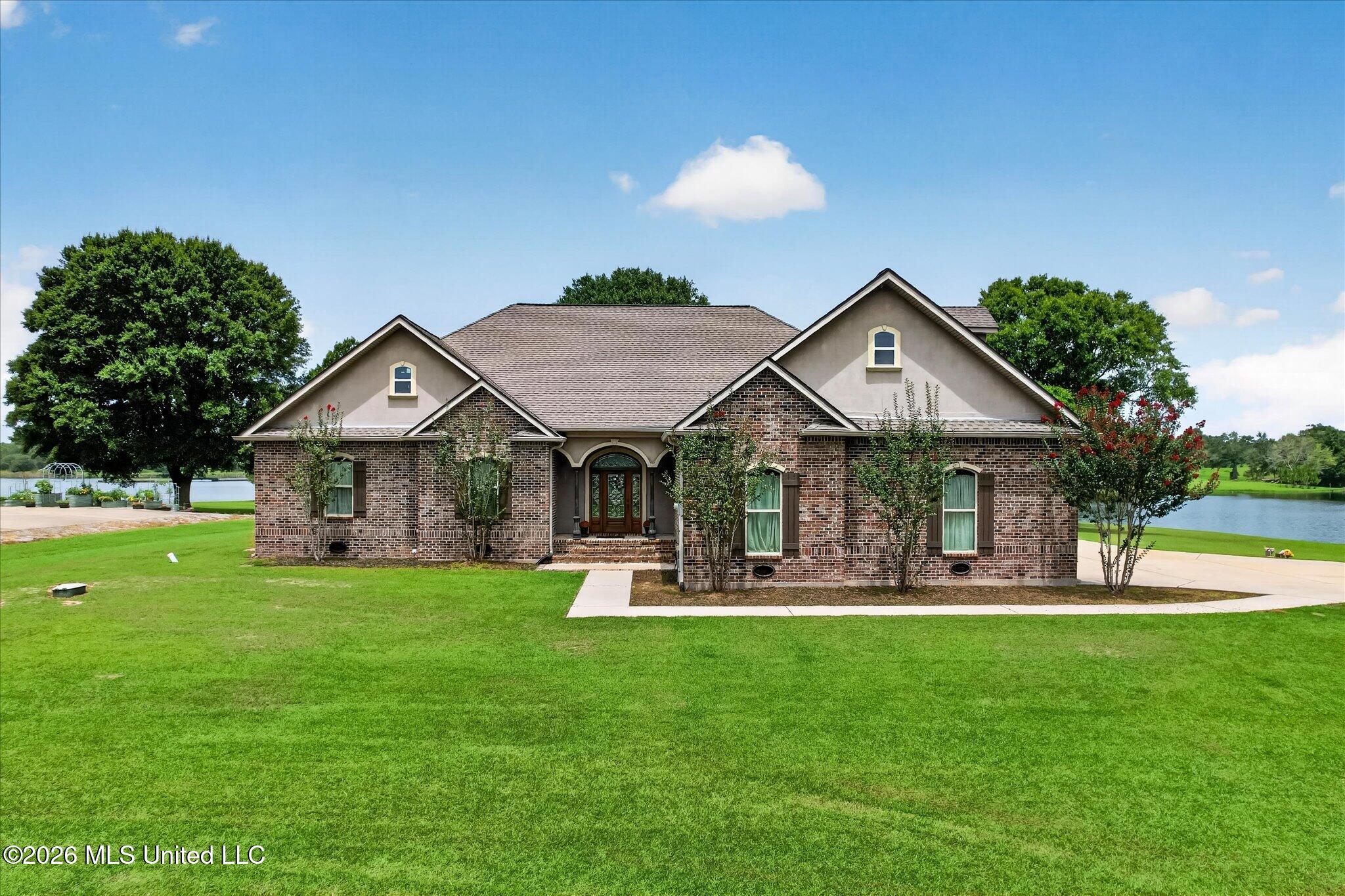 Lunker Ln, Poplarville, MS 39470