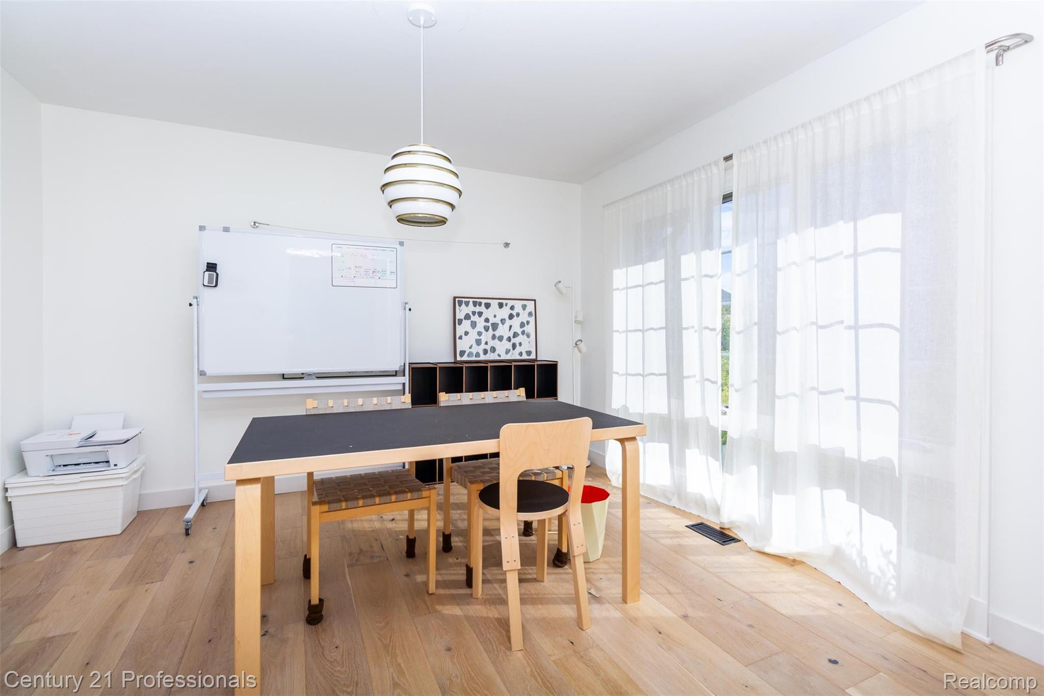 Troy, Michigan, 48084, United States, 4 Bedrooms Bedrooms, ,3 BathroomsBathrooms,Residential,For Sale,1976121