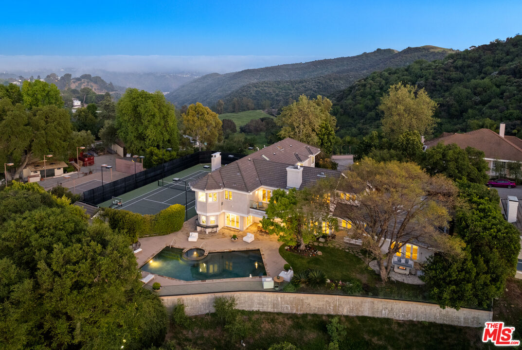 Los Angeles, California, 90049, United States, 5 Bedrooms Bedrooms, ,4 BathroomsBathrooms,Residential,For Sale,1889913